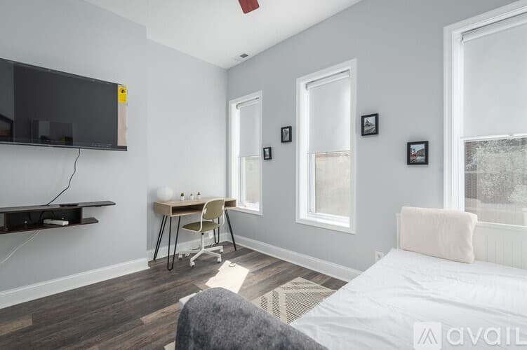 Baltimore House: 731 N Chester St