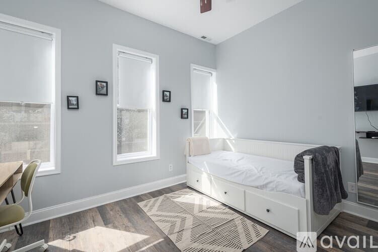 Baltimore House: 731 N Chester St