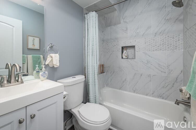 Baltimore House: 731 N Chester St