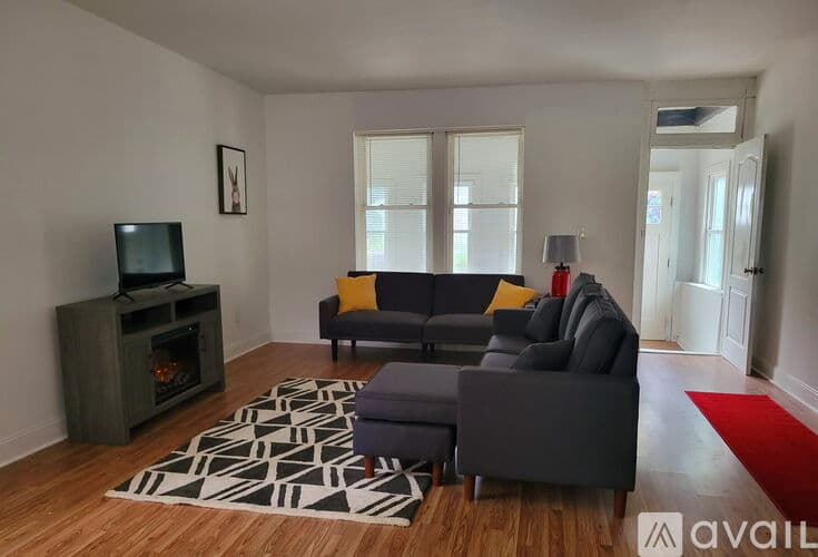 Woodbury House: 63 Packard Avenue