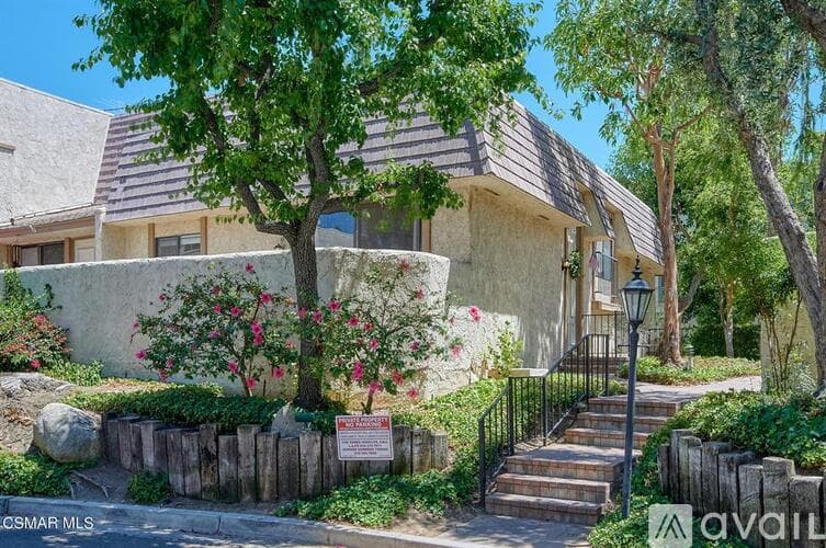 Woodland Hills Townhome: 6121 Shoup Ave