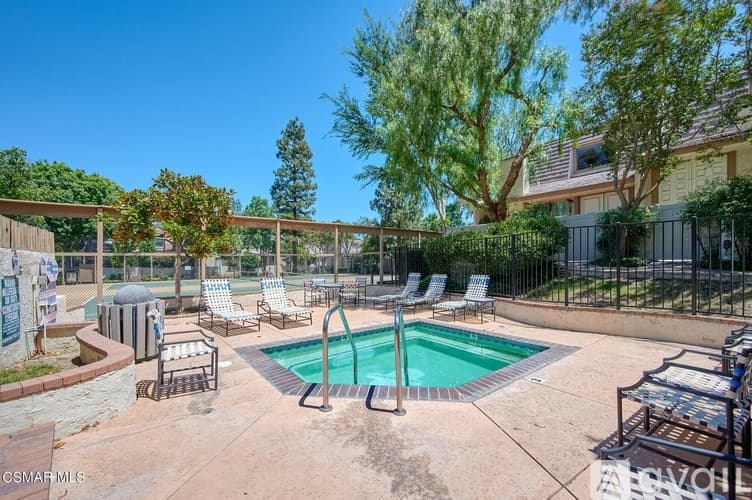 Woodland Hills Townhome: 6121 Shoup Ave