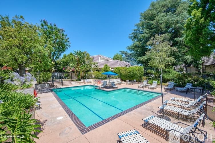 Woodland Hills Townhome: 6121 Shoup Ave