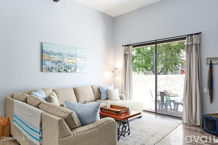 Woodland Hills Townhome: 6121 Shoup Ave