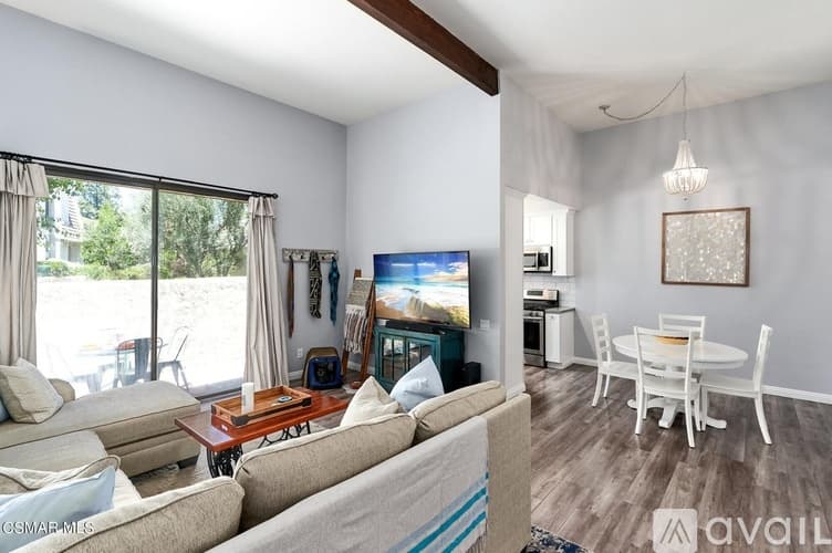 Woodland Hills Townhome: 6121 Shoup Ave