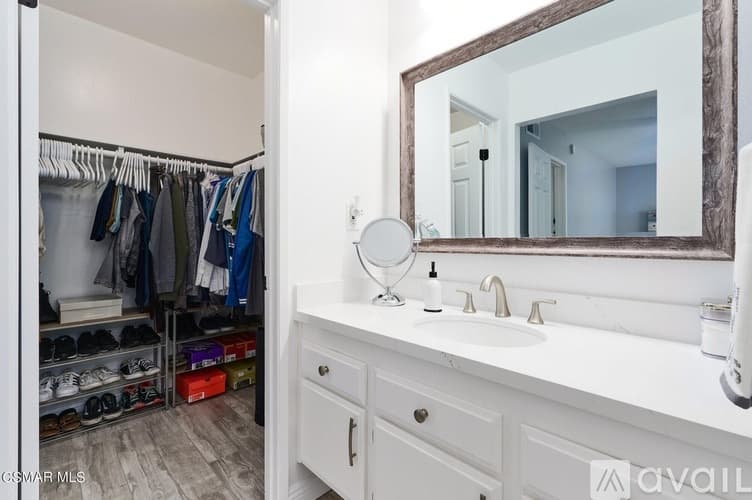 Woodland Hills Townhome: 6121 Shoup Ave