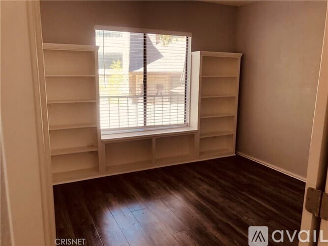Woodland Hills Townhome: 6121 Shoup Ave