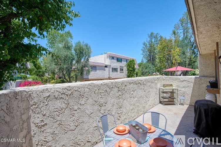 Woodland Hills Townhome: 6121 Shoup Ave