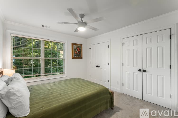 College Park House: 3265 College Street