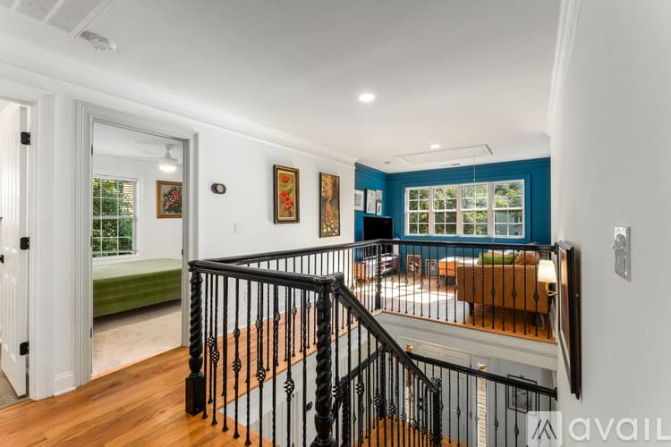 College Park House: 3265 College Street