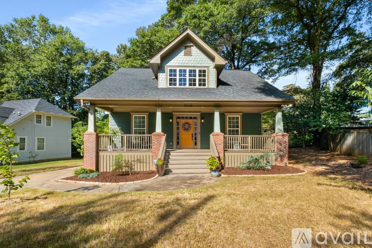 College Park House: 3265 College Street