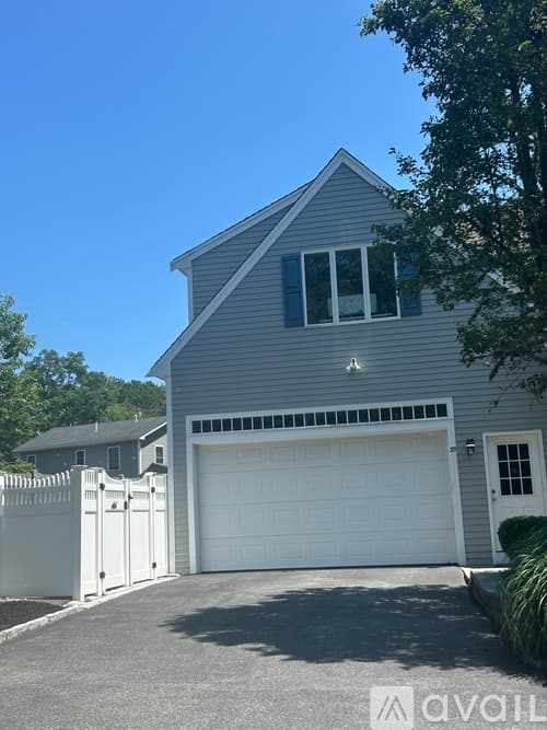 Mashpee House: 35 Carter Lane