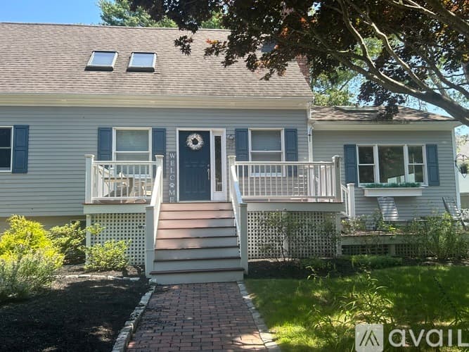 Mashpee House: 35 Carter Lane