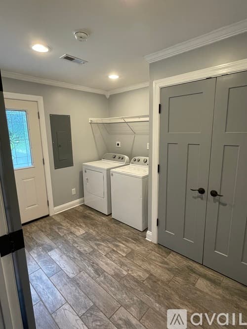 Partlow House: 5018 Holly Drive
