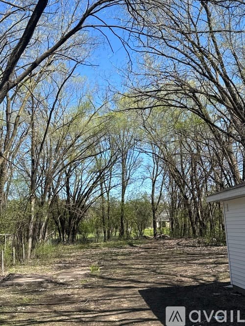 Eau Claire House: 914 Lakeside Ave