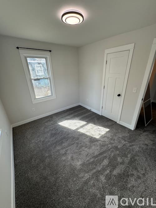 Eau Claire House: 914 Lakeside Ave