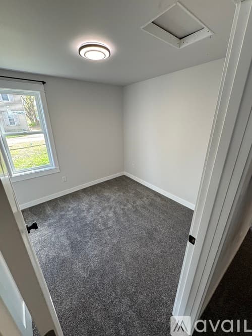 Eau Claire House: 914 Lakeside Ave