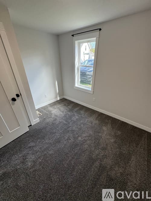 Eau Claire House: 914 Lakeside Ave