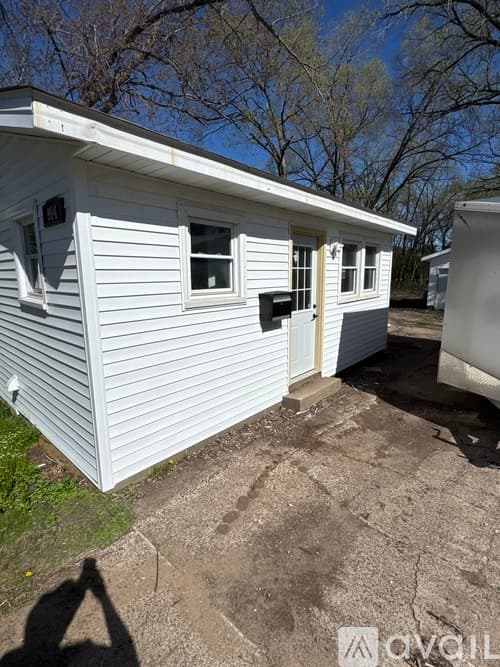 Eau Claire House: 914 Lakeside Ave