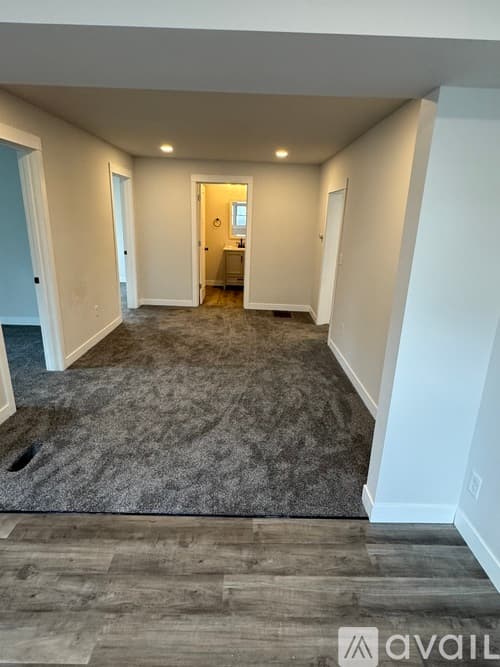 Eau Claire House: 914 Lakeside Ave