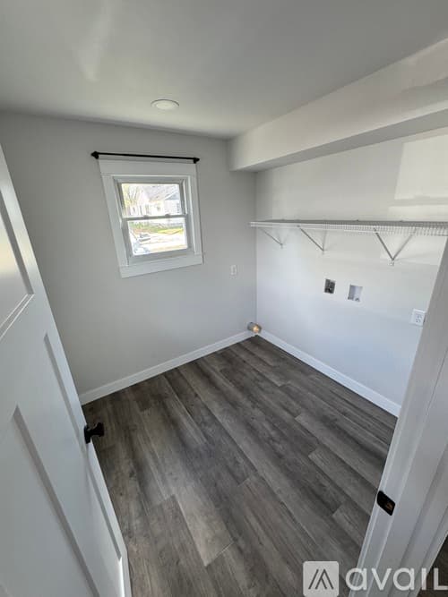 Eau Claire House: 914 Lakeside Ave