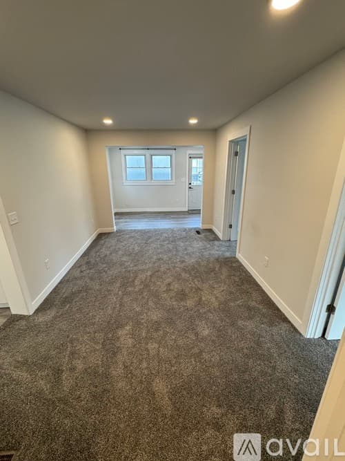 Eau Claire House: 914 Lakeside Ave