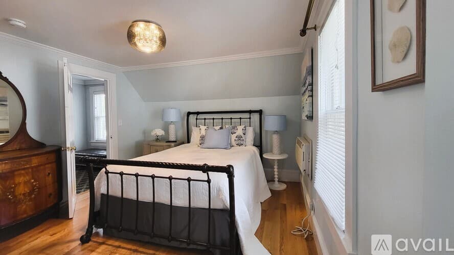 Ogunquit House: 280 Main St