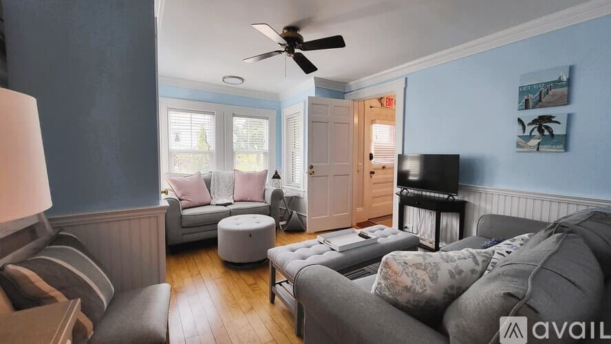 Ogunquit House: 280 Main St