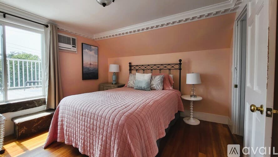 Ogunquit House: 280 Main St
