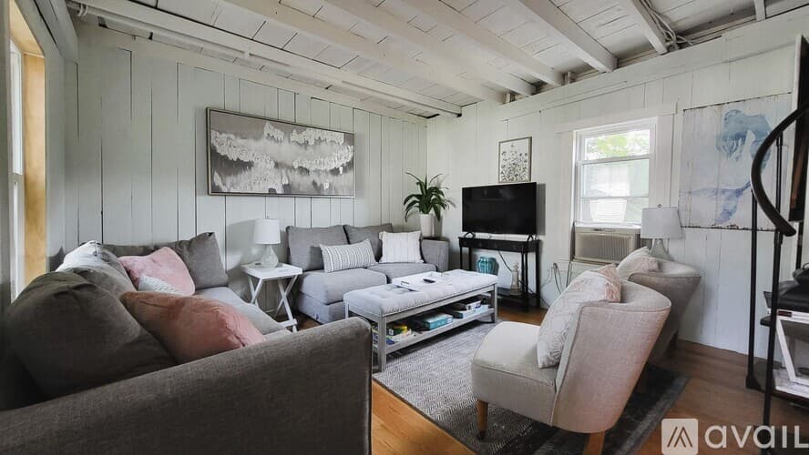 Ogunquit House: 280 Main St