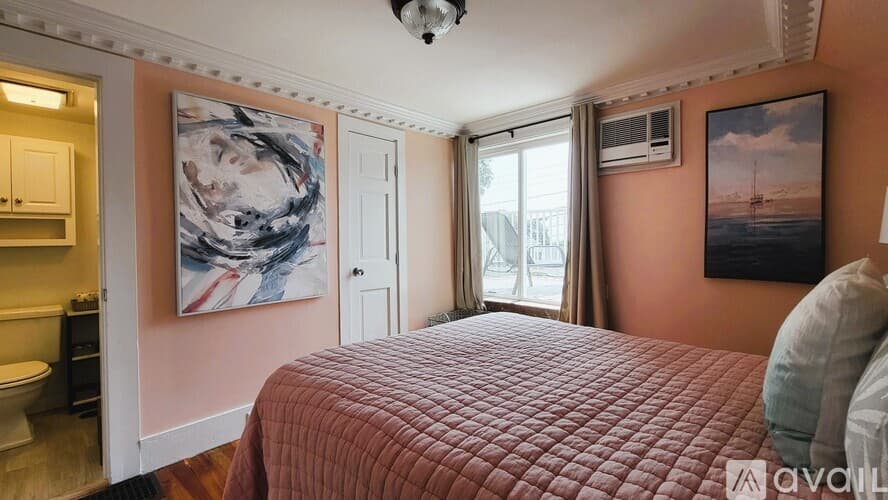Ogunquit House: 280 Main St