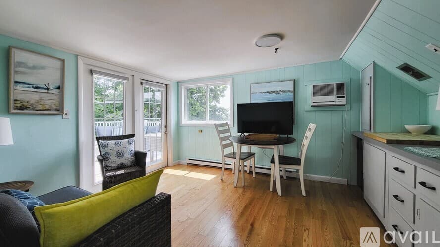 Ogunquit House: 280 Main St