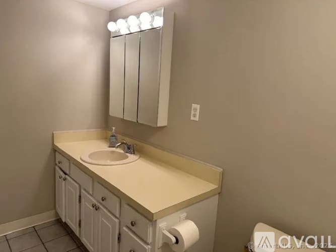 South Windsor Condo: 140 Candlewood Dr