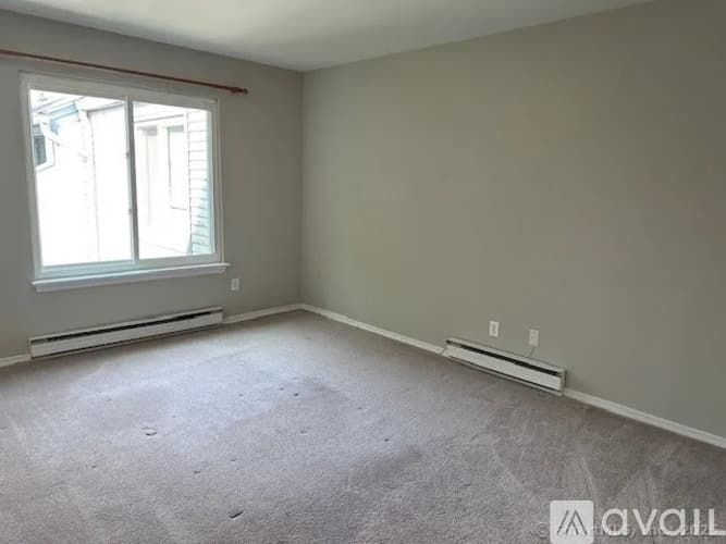 South Windsor Condo: 140 Candlewood Dr