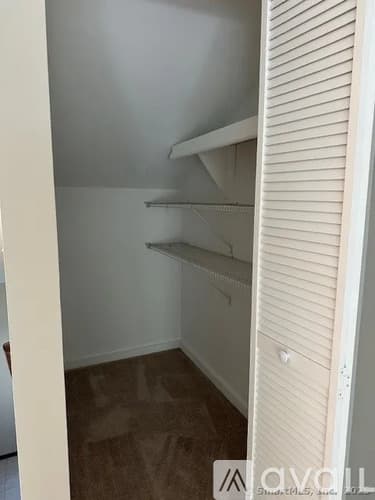 South Windsor Condo: 140 Candlewood Dr