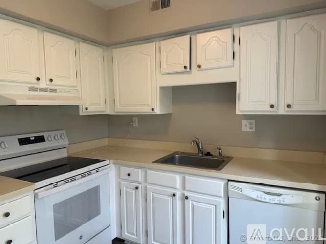South Windsor Condo: 140 Candlewood Dr