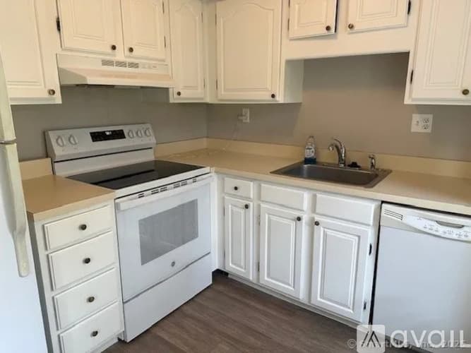 South Windsor Condo: 140 Candlewood Dr