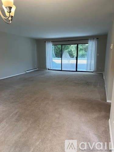 South Windsor Condo: 140 Candlewood Dr