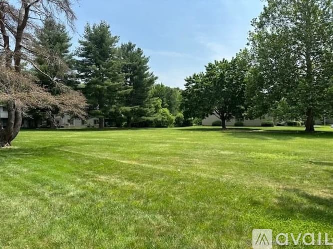 South Windsor Condo: 140 Candlewood Dr