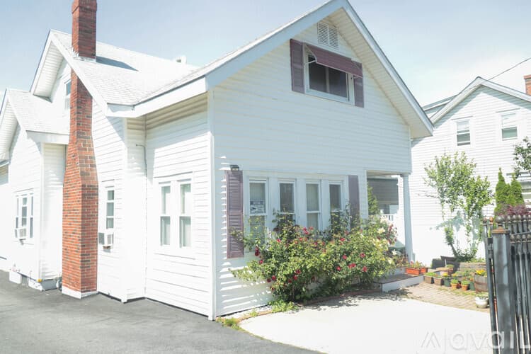 Salem Apartment: 12 Willson Street
