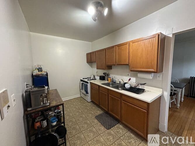 Chicago Apartment: 3615 N Pine Grove Ave