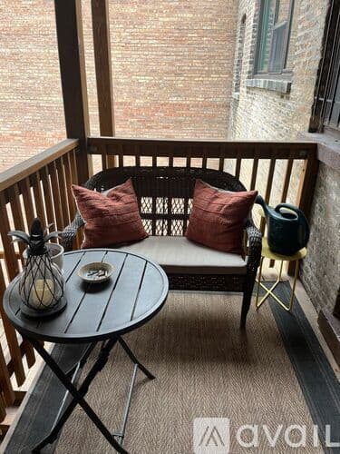 Chicago Apartment: 3615 N Pine Grove Ave