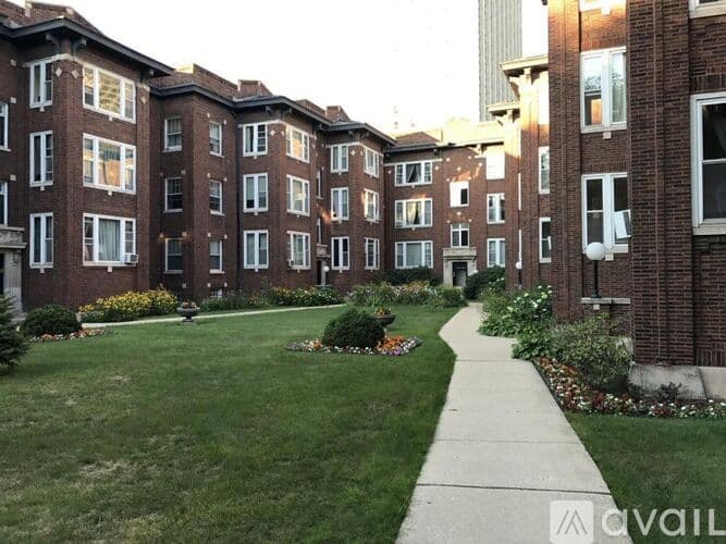 Chicago Apartment: 3615 N Pine Grove Ave