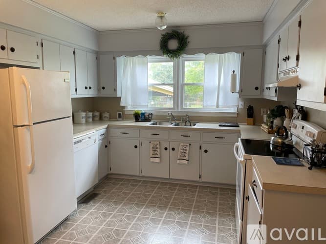 Albany House: 1613 Acker Drive