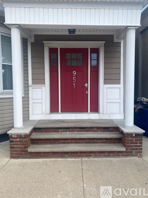 Boston Apartment: 951 Saratoga St