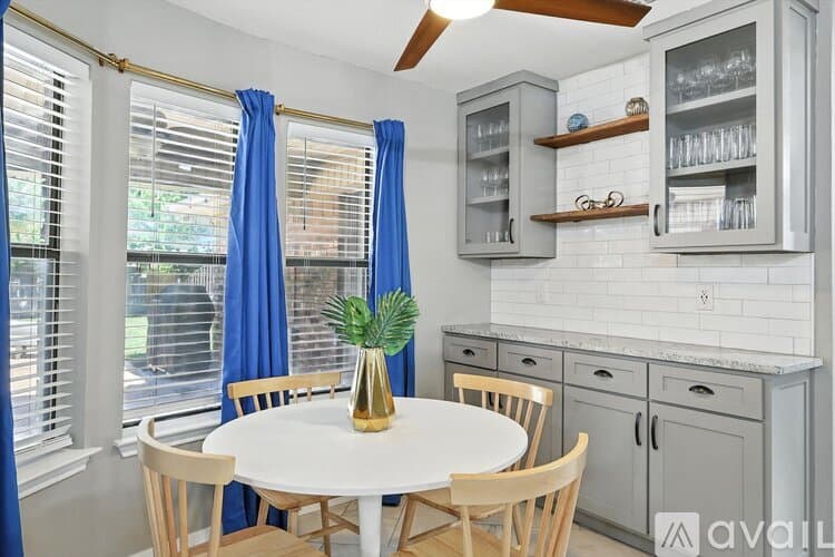 Keller House: 749 Western Trail