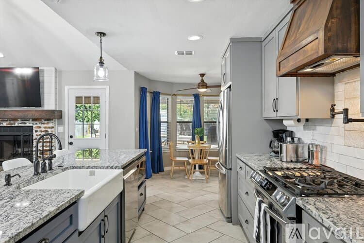 Keller House: 749 Western Trail