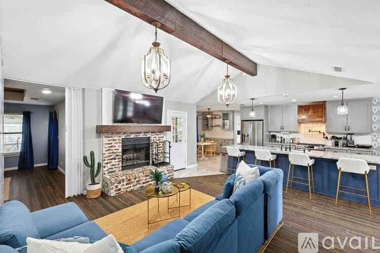 Keller House: 749 Western Trail