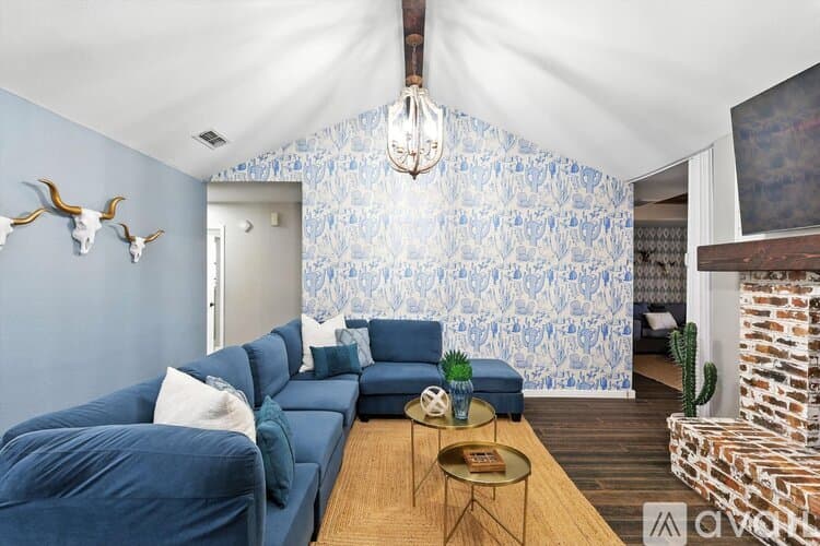 Keller House: 749 Western Trail