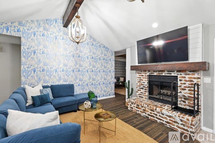 Keller House: 749 Western Trail